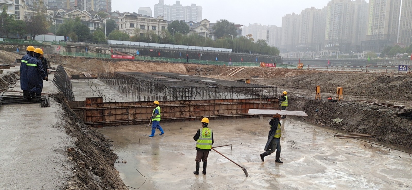2仓钢筋绑扎 (2)(1).jpg